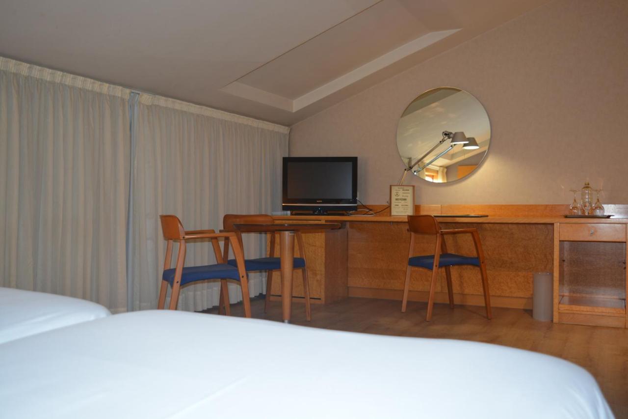 Hotel Ruta Jacobea à Lavacolla Extérieur photo