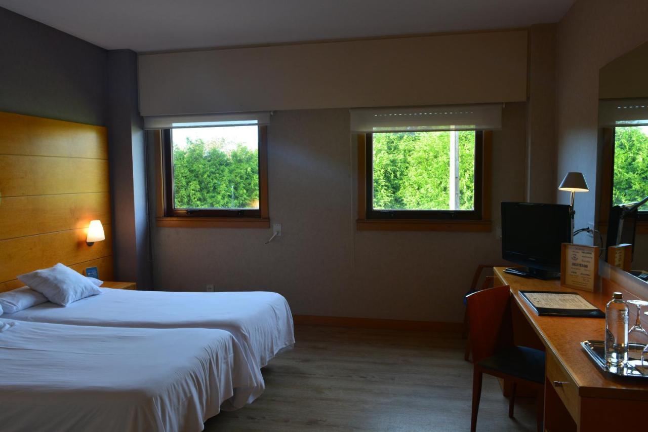 Hotel Ruta Jacobea à Lavacolla Extérieur photo