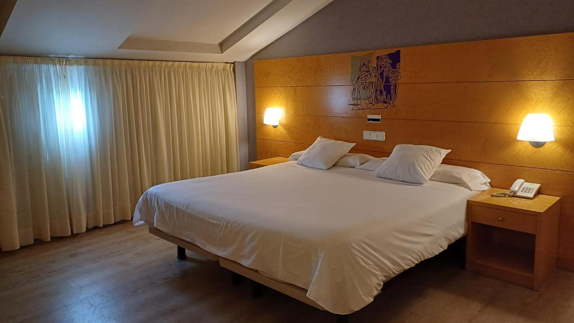 Hotel Ruta Jacobea à Lavacolla Extérieur photo